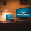 Wpływ jakości oświetlenia na zmęczenie oczu – jak urządzić ergonomiczne stanowisko pracy i nauki
