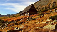Dlaczego warto zwiedzić Tatry jesienią?