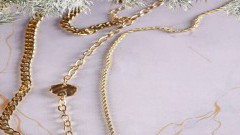 Idealny prezent na zbliżające się święta – złota biżuteria