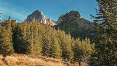 Jesienny wypoczynek w górach – dlaczego warto wybrać Tatry poza sezonem?