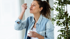 Naturalne sposoby na wzdęcia – dieta bogata w probiotyki