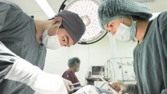 Odzież ochronna w służbie zdrowia – najważniejsze przepisy prawne