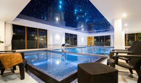 Domki nad morzem z krytym basenem: niepewna pogoda przestaje być problemem