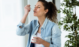 Naturalne sposoby na wzdęcia – dieta bogata w probiotyki