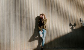 Od palazzo do kulotów – przewodnik po najmodniejszych fasonach szerokich spodni damskich