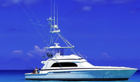 Pływaj i zarabiaj – sprawdź, ile zarobisz na wynajmie jachtu!