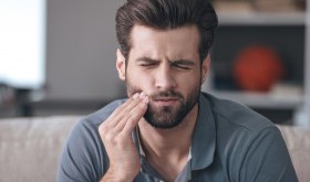 Pulsujący ból zęba - poznaj przyczyny