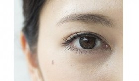 Sposoby na piękne rzęsy. Jak o nie dbać?