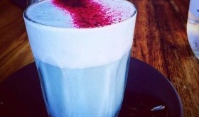 To może być hit jesieni - niebieskie latte (zdjęcia)