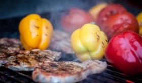 Uwielbiasz grillować? Zobacz co jeść aby nie przytyć.