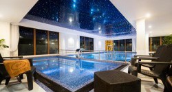 Domki nad morzem z krytym basenem: niepewna pogoda przestaje być problemem