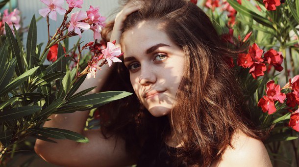 Jak uniknąć fotostarzenia i przebarwień? Pielęgnacja cery latem